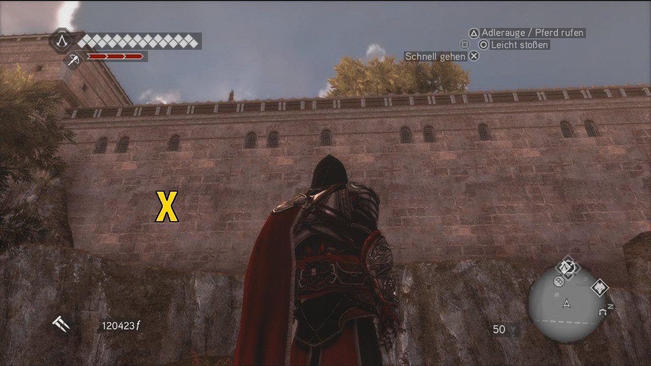 [16/11/2010] Assassin's Creed: Brotherhood Komplettlösung: Glyphen-Rätsel Nr. 5: An der östlichen Außenmauer der Kaserne deckt ihr mit dem Adlerauge die fünfte Glyphe auf. Klettert direkt über die Klippen darunter an die Mauer hoch und in die Glyphe. (2)