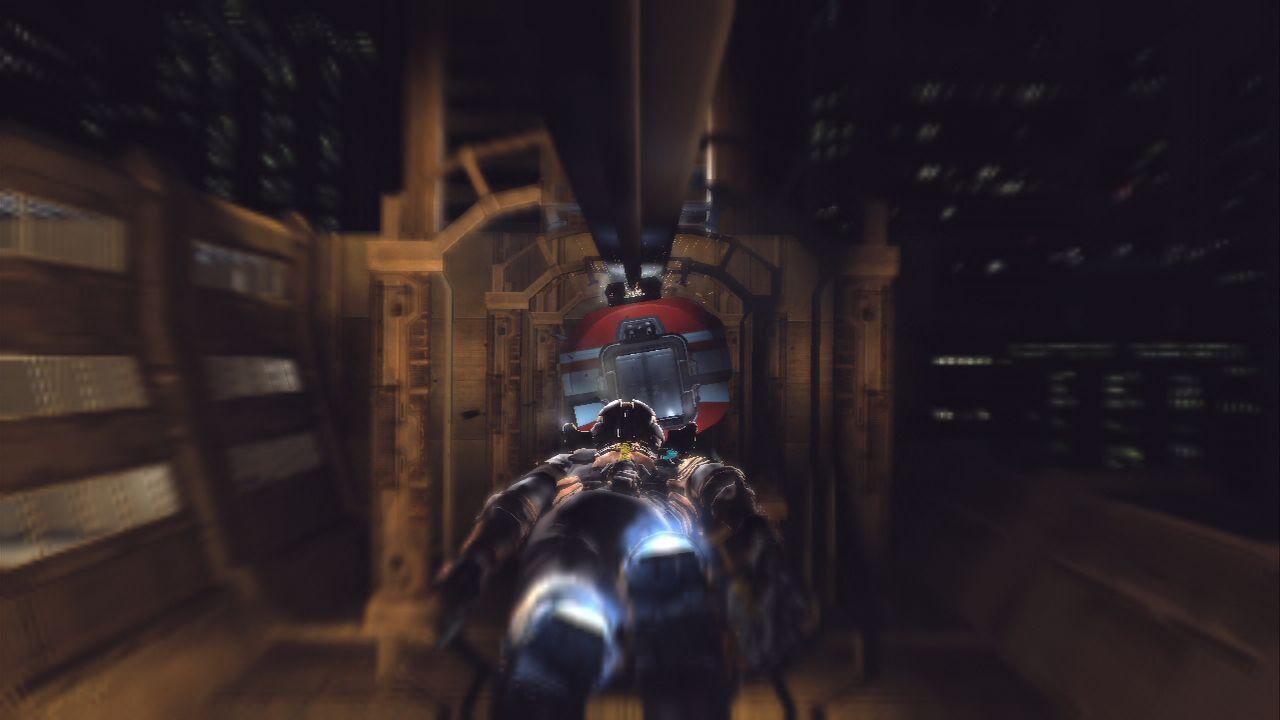 [14/01/2011] Dead Space 2 Lösung: Bei der Zugfahrt warten viele Gegner auf Sie und ein Abschnitt, wo Sie fliegen müssen. Passen Sie dabei auf, dass Sie nicht von den herumfliegenden Türen getroffen werdet.