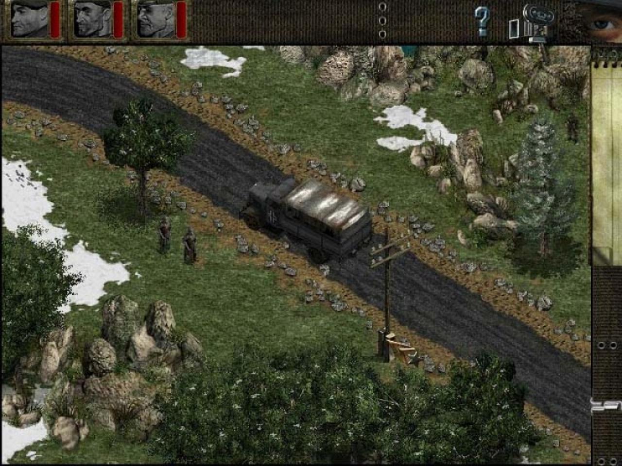[08/04/2011] Eine Szene aus dem Strategiespiel Commandos: Wachen patrouillieren auf den Straßen. Im Fahrzeug bleiben die Spezialisten jedoch unentdeckt. Gleich heißt es zuschlagen!