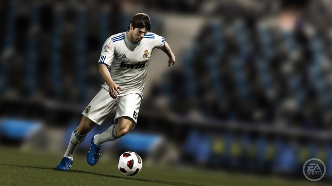 [12/04/2011] FIFA / PES - Die Fortsetzungen unterscheiden sich zumindest in puncto Optik nur geringfügig. Eine (vorzeitige) Abkehr vom jährlichen Release-Rhythmus würde den Entwicklern Freiräume verschaffen, um die Spiele von Grund auf zu überarbeiten.