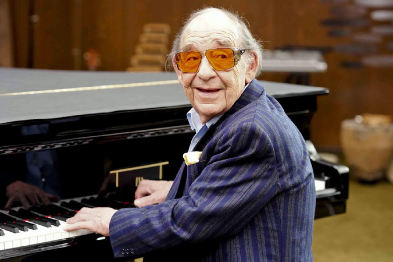 [02/05/2011] Paul Kuhn als Patient und Pianist Heinrich