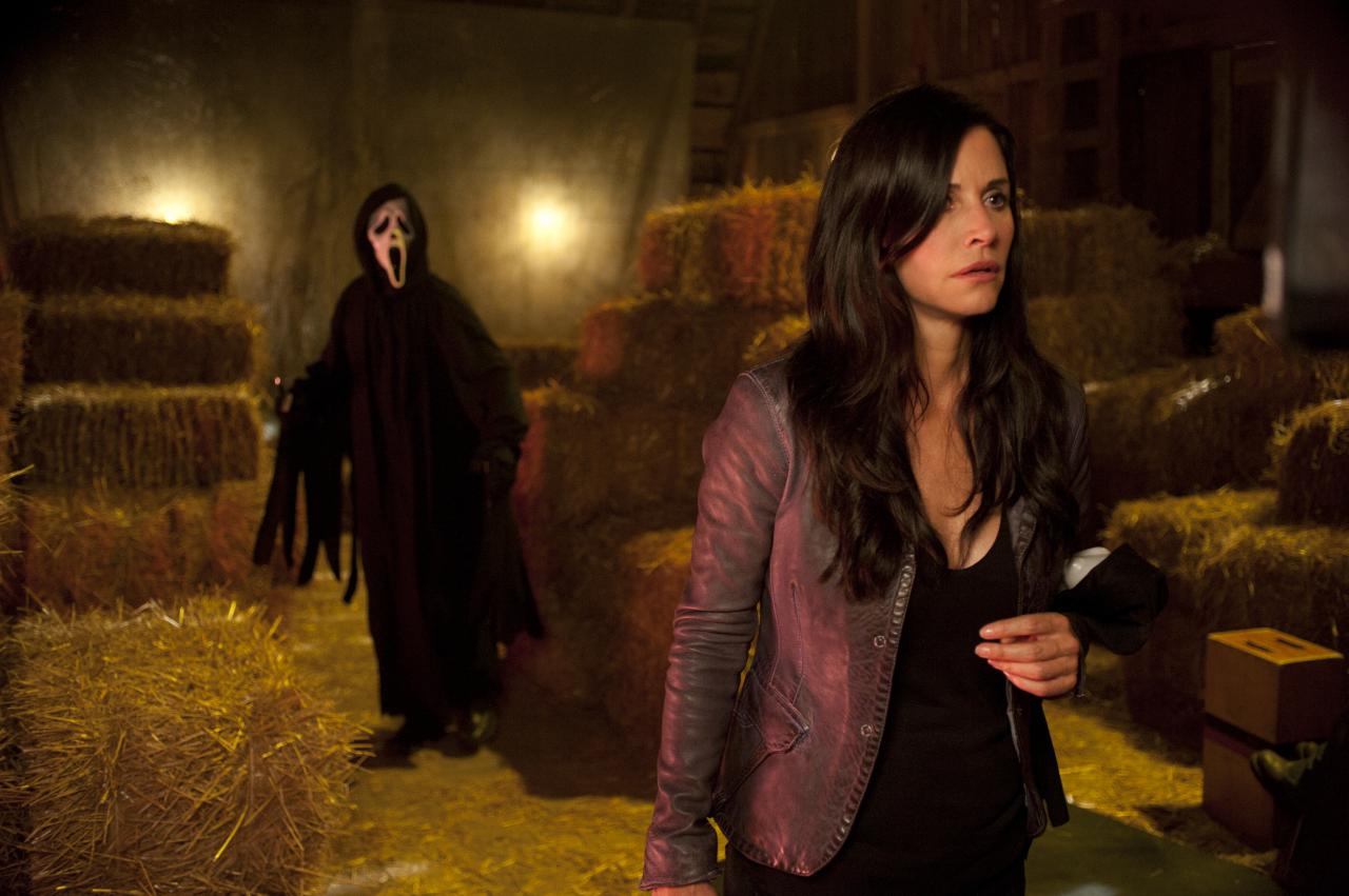 [02/05/2011] Die Nachrichtensprecherin Gale gehört neben Sidney zu den wenigen (Noch-)Überlebenden der ersten Scream-Trilogie