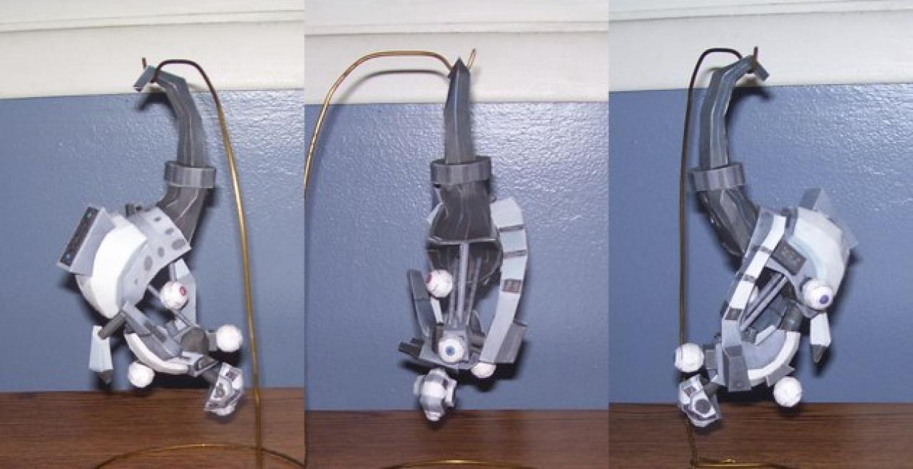 [04/05/2011] Papier-GLaDOS - Ein weitere kreative Fanarbeit: Die verrückten Computerdame GLaDOS sieht auch in Papierform umwerfend aus. Man beachte die feinen Details. Saubere Arbeit!
