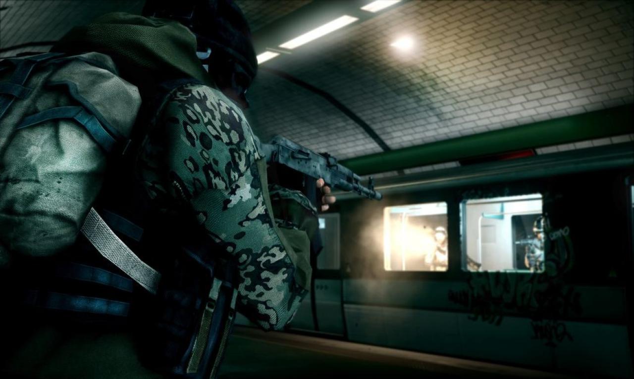 [24/06/2011] Battlefield 3-Fakt zum Multiplayer-Modus Nummer 8: Die Pariser Map Operation Metro unterteilt sich in verschiedene Gebiete, darunter Grün-Anlagen und U-Bahn-Tunnel. Im Rush-Modus lassen sich weitere Regionen durch Luftangriffe freischalten, nachdem man entsprechende Kontrollpunkte (M-COM-Station) eingenommen hat.