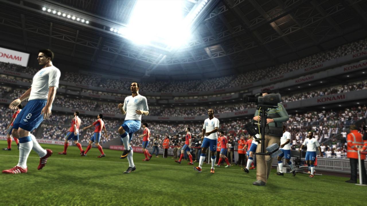[20/07/2011] Pro Evolution Soccer 2012 (PES 2012) für PC im Test: Konami holt spielerisch auf, nur die Präsentation ist bei FIFA 12 besser. (3)