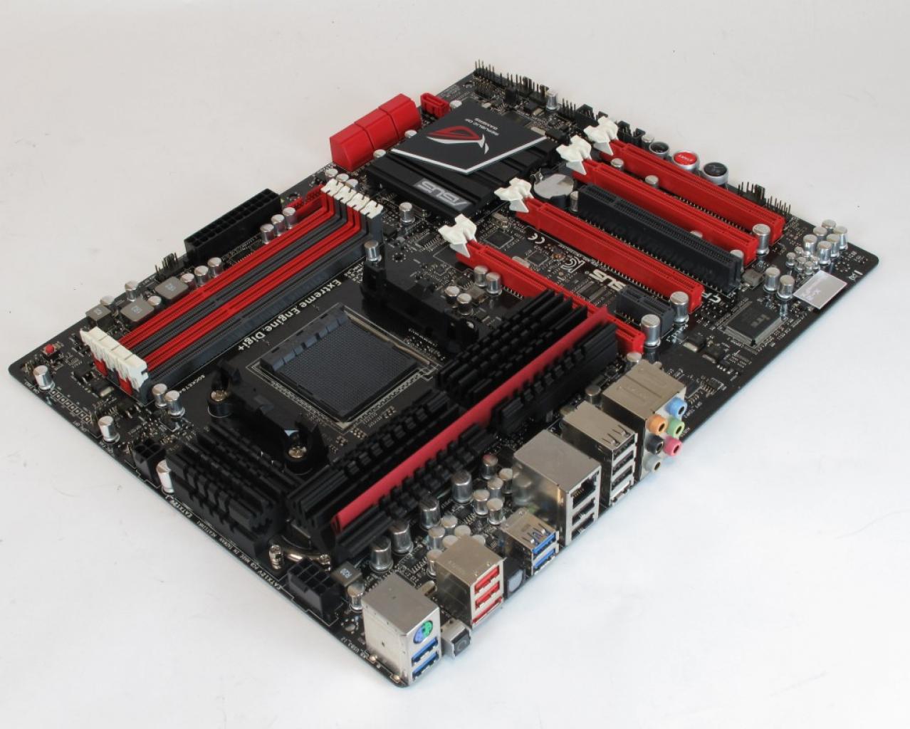 [30/08/2011] Asus Crosshair V (AMD 990FX)