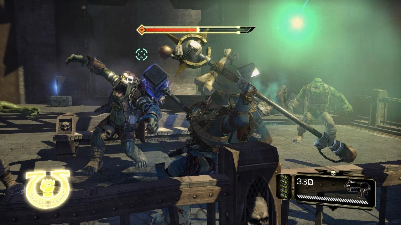 [05/09/2011] Warhammer 40K: Space Marine - Munition ist durchaus knapp bemessen. Glücklicherweise besitzt ihr verschiedene Nahkampfwaffen, damit ihr euch die Angreifer vom Hals halten könnt. 