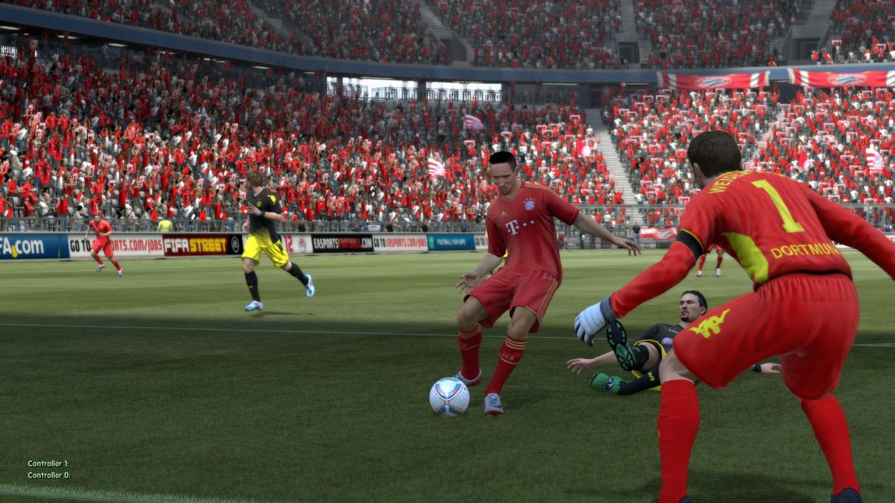 [22/09/2011] Starspieler sehen in FIFA 12 nicht nur deutlich besser aus, ihre individuellen Fähigkeiten wurden auch noch stärker umgesetzt. Entsprechend flott dribbelt sich ein Ribéry durch die Abwehr.