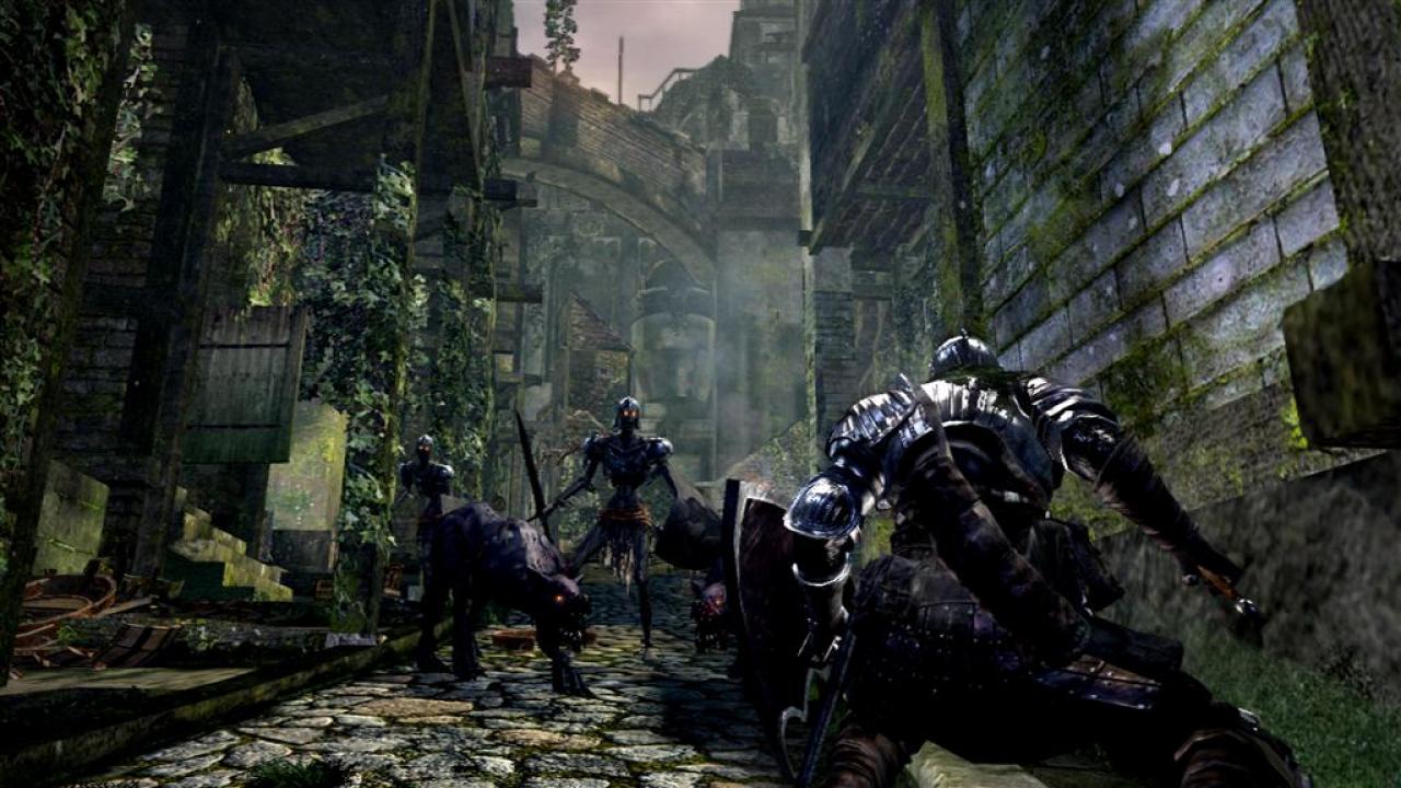 [14/10/2011] In Dark Souls stirbt man oft den virtuellen Tod. Sehr oft sogar! Es ist der Thronfolger eines der härtesten Spiele überhaupt. Den Abschluss muss man sich als Zocker schwer erarbeiten, das Grinsen danach ist allerdings unbezahlbar.