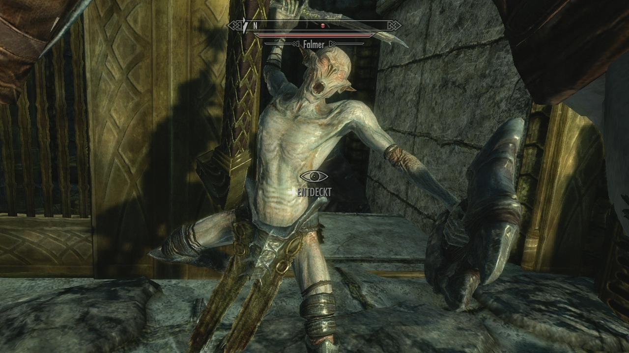 [10/11/2011] Nahkämpfe machen Spaß, denn sie vermitteln glaubhaft die Wucht der eigenen Schläge - hier torkelt ein getroffener Gegner nach hinten. - Bild stammt aus der Xbox 360-Version von The Elder Scrolls 5: Skyrim.