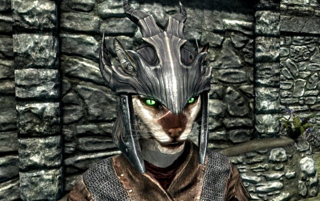 [17/01/2012] Hier könnt ihr sehen, dass die Ohren der Khajiits nun aus der Öffnung des Helmes herausragen. 