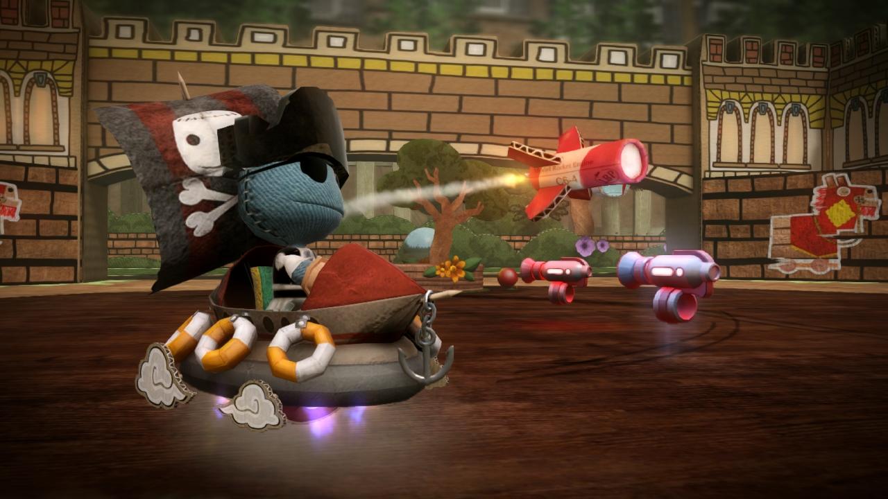 [02/05/2012] Auch der Sackboy bewegt sich auf heißen Reifen in LittleBigPlanet: Karting. Im Stil von Mario Kart dreht ihr auch hier eure Runden auf spaßigen Rennpisten durch die bunte Welt der Sackpuppen.
