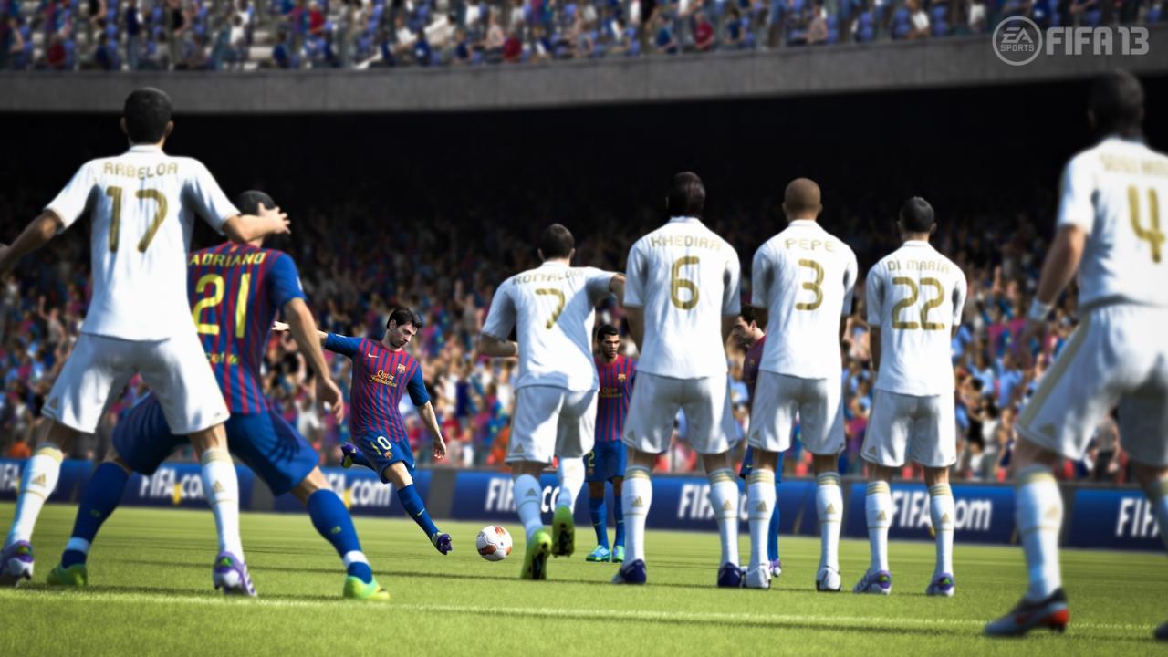 [14/05/2012] FIFA 13 ist eine großartige Fußballsimulation, unserer Meinung nach sogar die beste auf dem Markt. Allerdings hatte das Spiel gerade zu Beginn mit üblen Problemen zu kämpfen. Freezes und kuriose Bugs (Stichwort: Unsichtbare Bälle) sorgten völlig zurecht für verständnisloses Kopfschütteln bei den Fans.