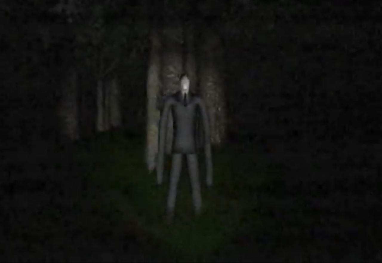 [28/07/2012] Slender - Der kostenlos erhältliche Indie-Überraschungshit verzichtet auf übertriebene Gewaltdarstellung und jede Menge Action. Hier irrt ihr auf der Suche nach Manuskriptseiten durch einen stockfinsteren Wald. Das allein ist schon gruselig, aber wenn der Slender Man plötzlich vor euch steht, macht ihr euch vor Angst garantiert in die Hose!