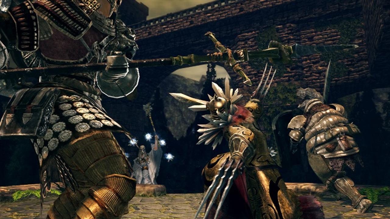 [15/08/2012] Flop - Dark Souls - Entwickler From Software hat nach eigenen Angaben wenig Erfahrungen mit PC-Umsetzungen - und das merkt man der Portierung ihres Rollenspiels Dark Souls auch an. So ist die interne Auflösung im Spiel auf 1024x 720 Pixel limitiert. Außerdem sind praktisch keine Grafikeinstellungen im Menü vorhanden. 