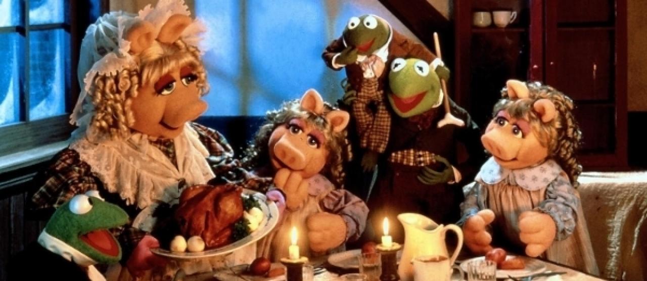 [08/11/2012] Die Muppet Weihnachtsgeschichte mit Darth Vader: 1992 erzählten die Muppets die Weihnachtsgeschichte von Charles Dickens. Durch die Vereinigung mit Lucasfilm ergeben sich nun ungeahnte Möglichkeiten für eine eventuelle Neuauflage. So könnte Darth Vader die Rolle von Ebenezer Scrooge übernehmen, die für den dunklen Lord der Sith ja wie geschaffen ist.