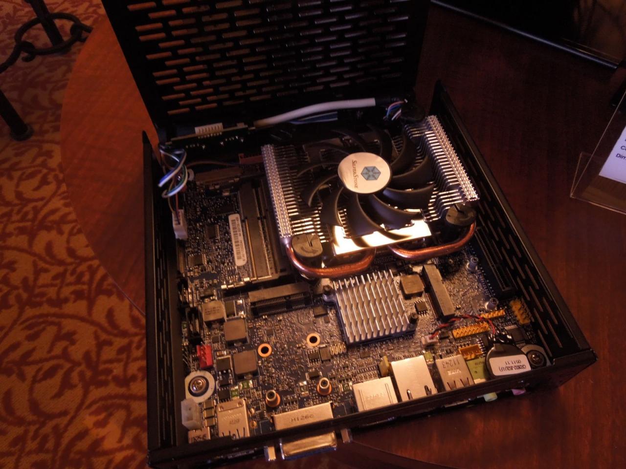[12/01/2013] Kompaktes ITX-Gehäuse: das Silverstone PT13