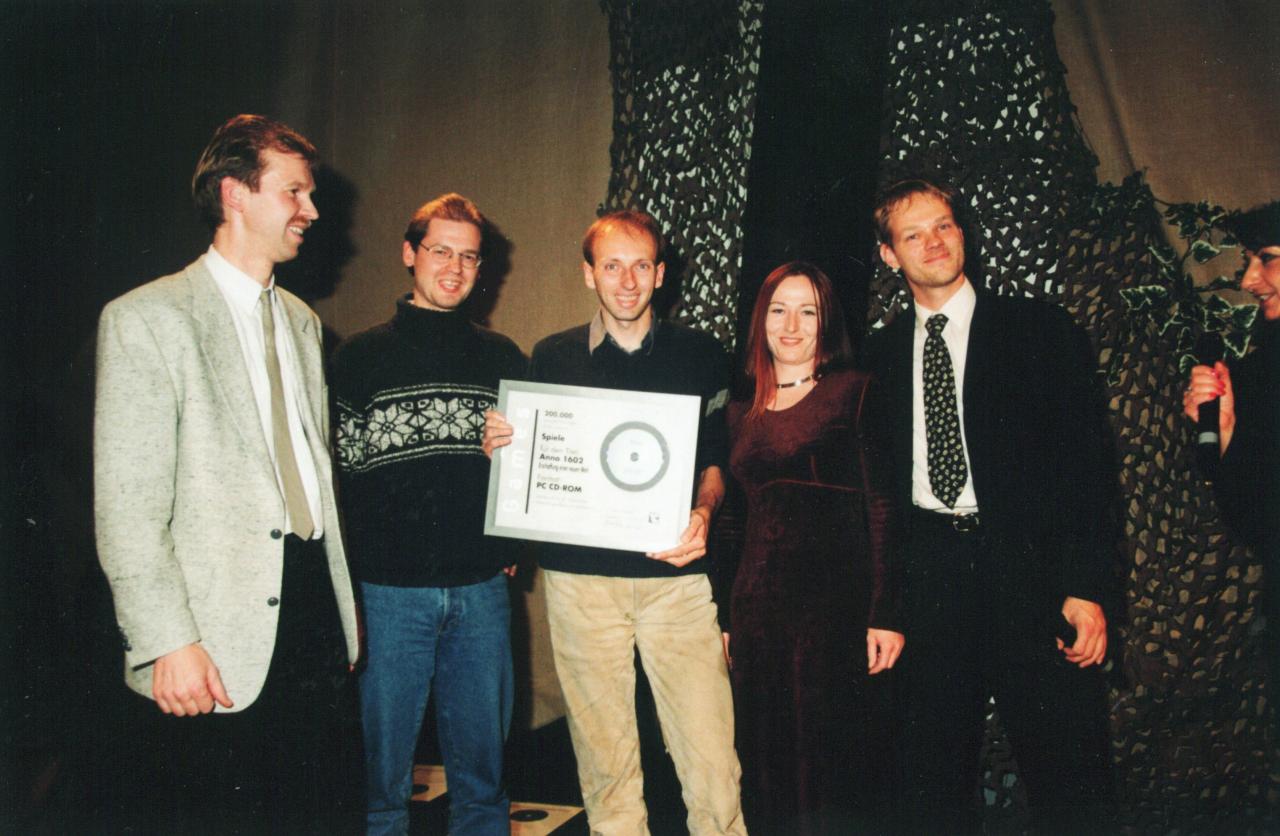 [28/03/2013] Blockbuster Anno 1602: Das Entwicklerteam von Max Design nimmt Gold- und Platin-Awards entgegen.