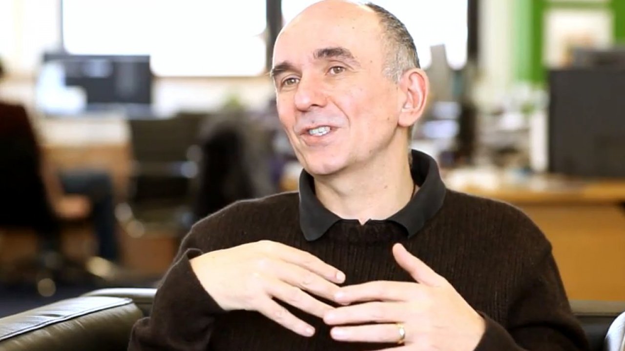 [13/06/2013] Auch Branchenurgestein Peter Molyneux war mal für Electronic Arts tätig. Er verließ sein eigenes Studio Bullfrog im Jahr 1997 und damit auch EA.