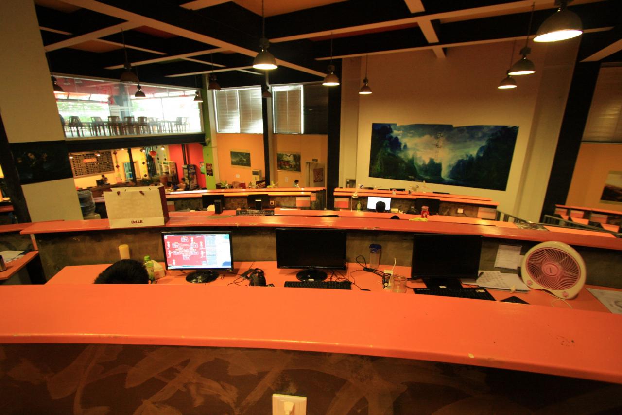 Kurioses: Das Internet-Café als Endgegner.