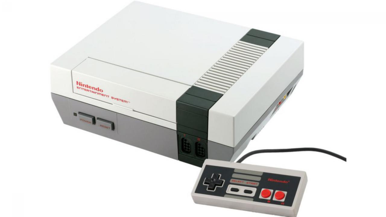 [18/07/2013] Video Game Crash 1983 - Eine dunkle Zeit für die Videospiel-Branche: Überflutet von zahlreichen Konsolen und Videospielen, darunter auch zahlreiche minderwertige Exemplare wie Ataris E.T.-Versoftung, zwangen die Industrie in die Knie. Zahlreiche Unternehmen gingen Insolvent, Konsolen wurden fortan nicht weiter unterstützt und bis Nintendo 1985 mit dem NES und Super Mario Bros. einen wiederbelebenden Impuls lieferte, war die gesamte Branche am Boden.