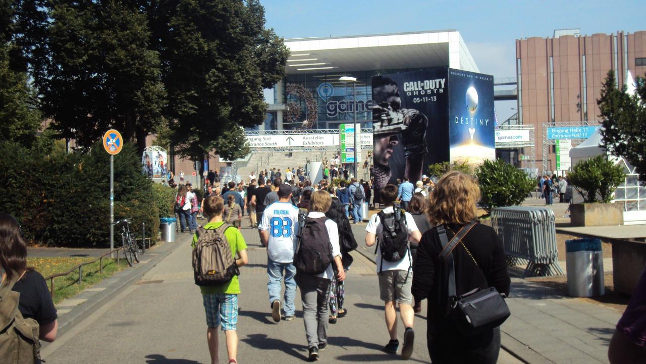 [27/08/2013] Gamer überall! - In den letzten Jahren sind Videospiele immer populärer geworden. Nahezu jeder, ob jung oder alt, ist trotz anfänglicher Berührungsängste schon in den Kontakt mit dieser Form der Unterhaltungsmedien gekommen. Das wird sich in den folgenden Jahren noch steigern. Schließlich wachsen heutige Generationen mit Videospielen auf.