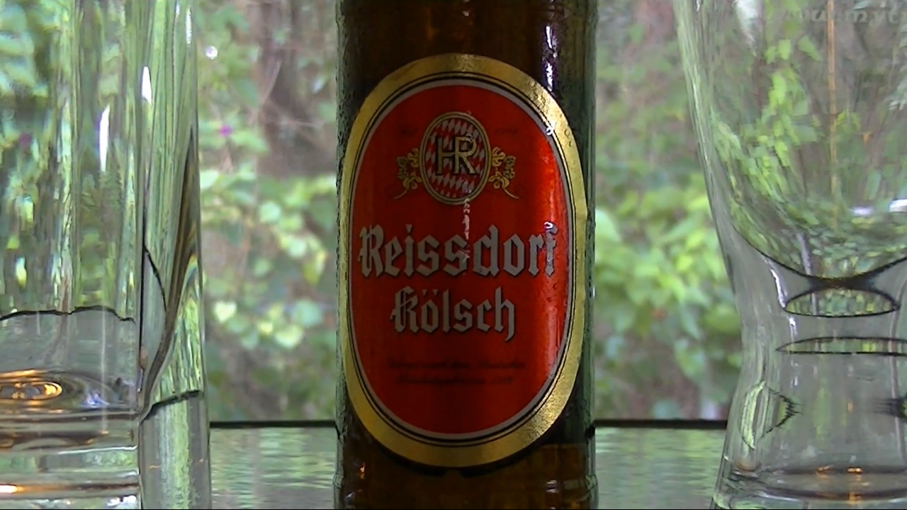 [14/08/2013] Ein Kölsch trinken und euch anschließend beim Wirt beschweren, man hätte euch versehentlich ein Reagenzglas mit einer Spülwasser-Probe serviert. Dann gibt es eine saftige Ohrfeige. Bestellt hingegen ein Altbier und ihr werdet vermutlich mit Bierkästen an den Füßen am Grunde des Rheins landen.