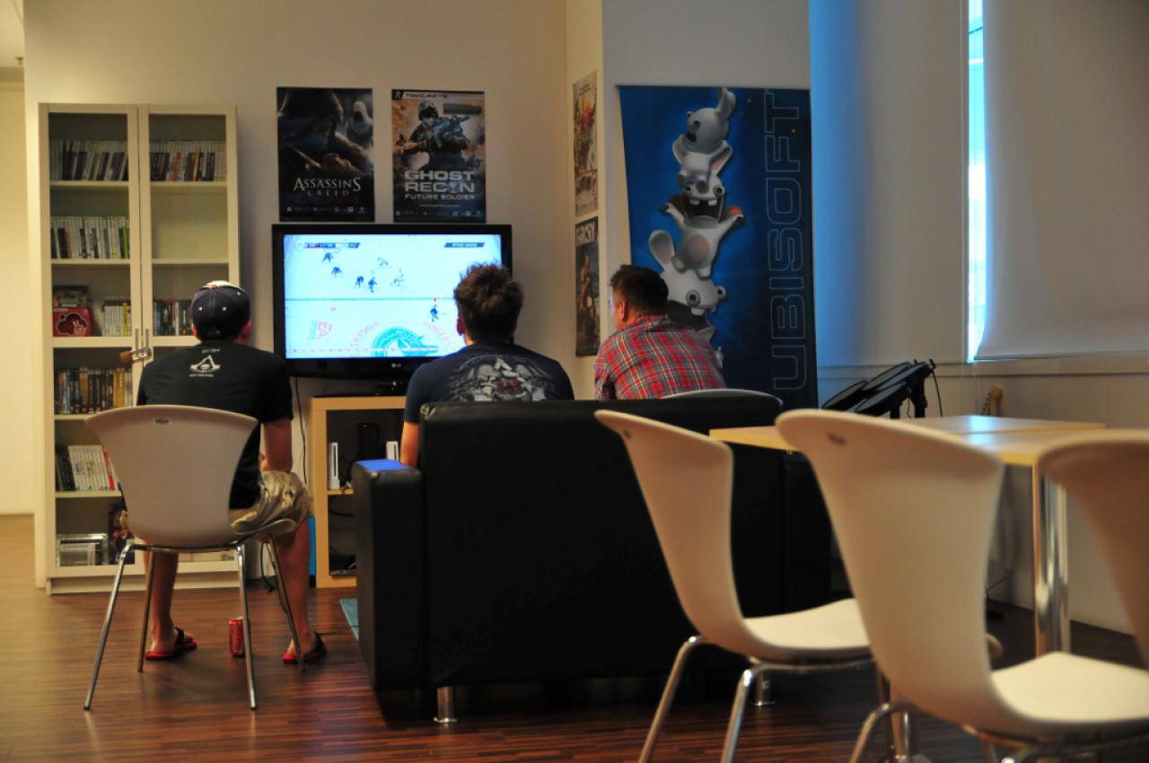 [05/08/2013] Hinter den Kulissen von Assassin's Creed 4: Black Flag - Fotos aus dem Studio von Ubisoft Montreal. (6)