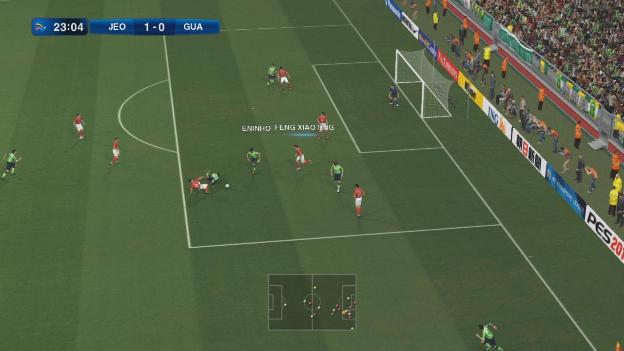 [18/09/2013] Mit der neuen M.A.S.S.-Technologie sehen Spielerzusammenstöße besser aus als je zuvor. Allerdings pfeift der Schiedsrichter hier noch etwas unnachvollziehbar. (PS3)