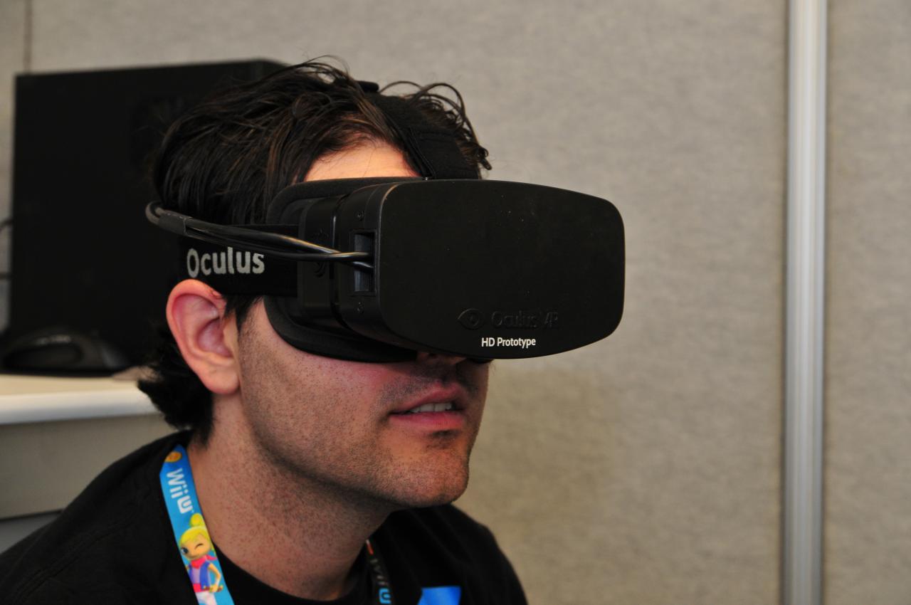 [05/09/2013] Auf der Spielemesse E3 stellte Oculus VR erstmals einen HD-Prototypen des Rift-Entwicklerkits vor.
