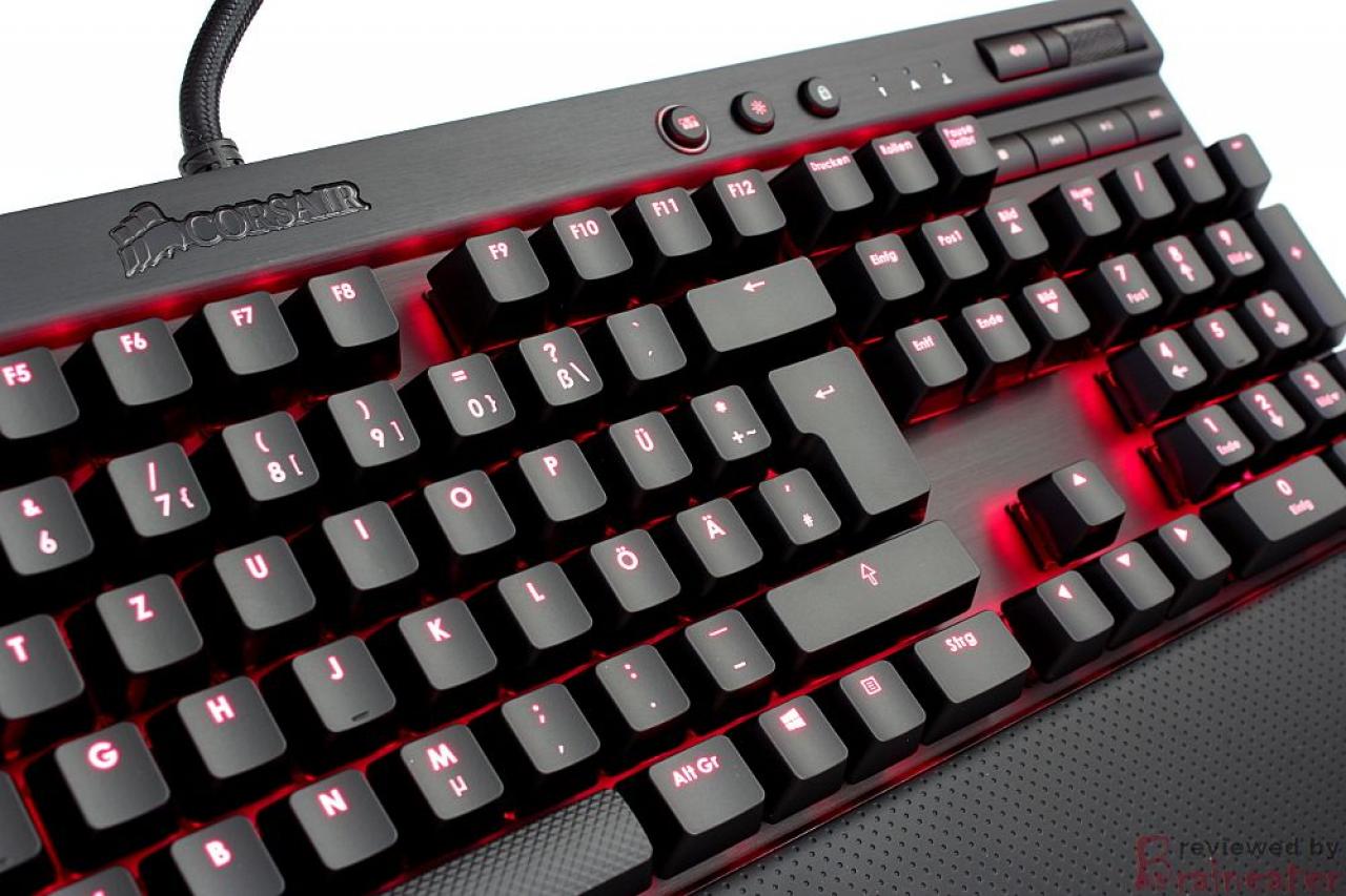 [04/09/2013] Die Corsair Vengeance K70 gibt es derzeit mit roter und blauer Hintergrundbeleuchtung