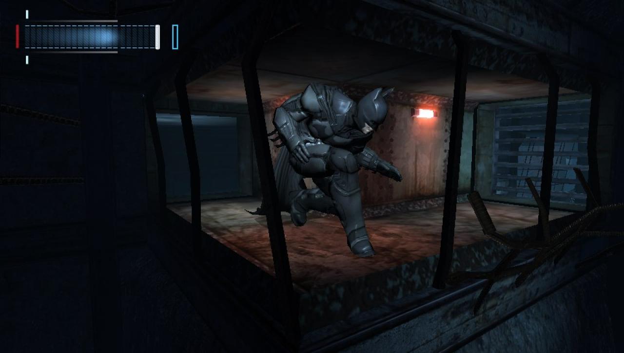 [28/10/2013] PS Vita: Solche Durchgänge, in denen Batman ums Eck spaziert, machen das Leveldesign manchmal unnötig verwirrend.
