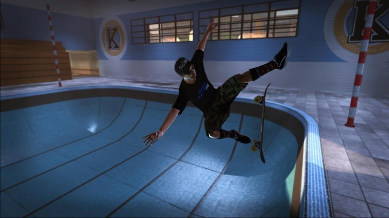 [14/10/2013] Tony Hawk's-Reihe (1999 - 2009, Playstation 1/2/3, PSP, N64, Nintendo DS, Nintendo Wii, Nintendo GameCube, Xbox, Xbox 360, Windows, Dreamcast, Gameboy Advance, Mac OS X) - Seit 1998 hat der Skater einen Vertrag mit Activision und hat in dieser Zeit 16 Spiele herausgebracht. Das Sportspiel konzentriert sich auf stylische Moves mit dem Skateboard und bietet eine Auswahl an verschiedenen Skate-Parks und Sportlern. Der Teil RIDE mit einem eigens dafür entwickeltem Skateboard-Kontroller floppte und führte zu finanziellen Verlusten, das ehemals etwa 90 Euro Teure Board wurde schließlich dem Spiel beigelegt, was die Verkäufe leider auch nicht mehr ankurbelte.