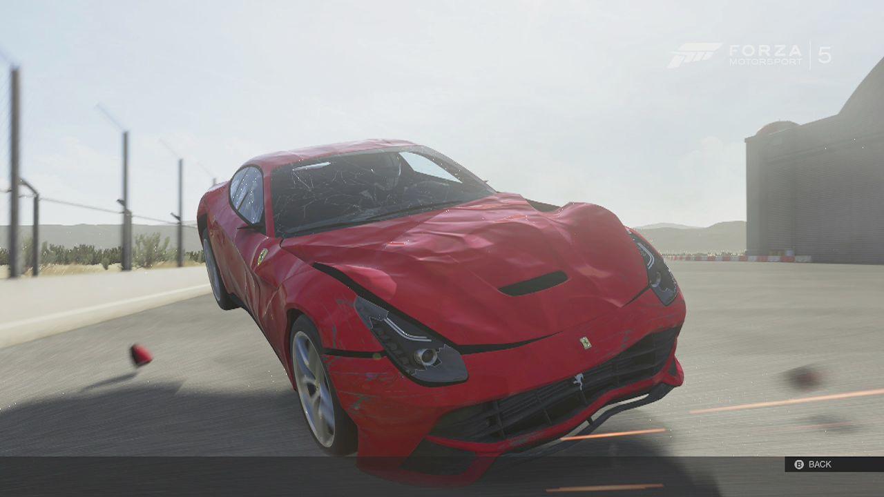 [20/11/2013] Forza Motorsport 5 im Test: Hier seht ihr, was geschieht, wenn ihr euren Ferrari mit 200 Sachen in den Gegenverkehr krachen lasst: Recht wenig!