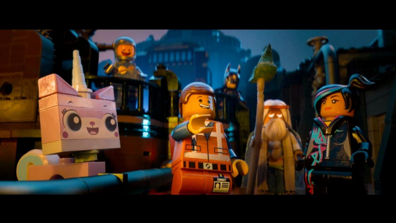 [28/02/2014] Die Handlung wird in Filmausschnitten erzählt, bei denen jedem Lego-Fan warm ums Herz wird.