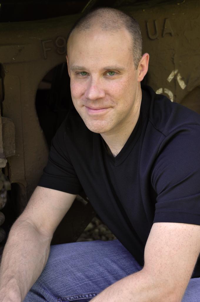 [16/04/2014] Alexander Brandon - Deus Ex, Unreal, Unreal Tournament, Alpha Protocol, Dust: An Elysian Tail und viele andere Spiele-Soundtracks stammen aus der Feder von Alexander Brandon. Weiterhin ist er Spielern auch als Voice-Actor bekannt. So übernahm er in The Elder Scrolls: Skyrim den Sprech-Part für Ancano und Amaund Motierre. Brandon erschafft nicht nur Musik, sondern stellte auch verschiedene Produktionsstudios auf die Beine. Etwa die Audio-Abteilung bei Entwickler Heatwave Interactive und das Independet-Studio Funky Rustic.