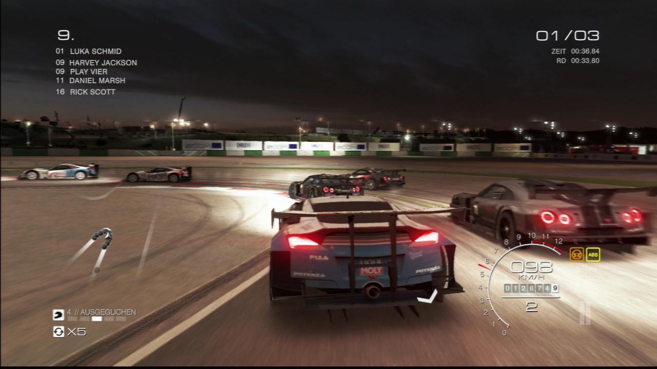 [23/06/2014] Gerade bei den Nachtrennen fallen die grafischen Unterschiede zur PC-Version deutlich auf. (PS3)