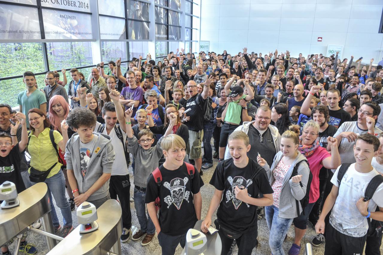 [14/08/2014] Lohnt sich ein Besuch auf der Gamescom noch? Die Hallen werden voller, die Schlangen länger, die Preise immer höher. (1)