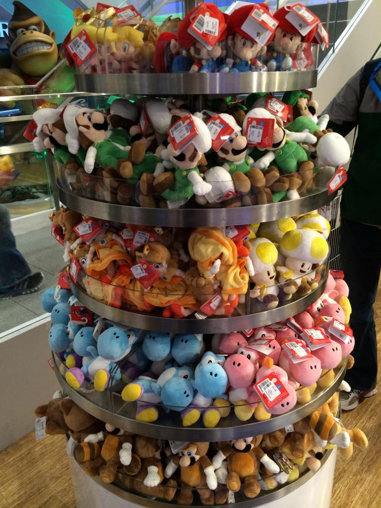 [25/09/2014] Nintendo World in New York: Das Nintendo-Kaufhaus ist Teil des Rockefeller Centers, eine der bekanntesten Adressen in Manhattan. (5)