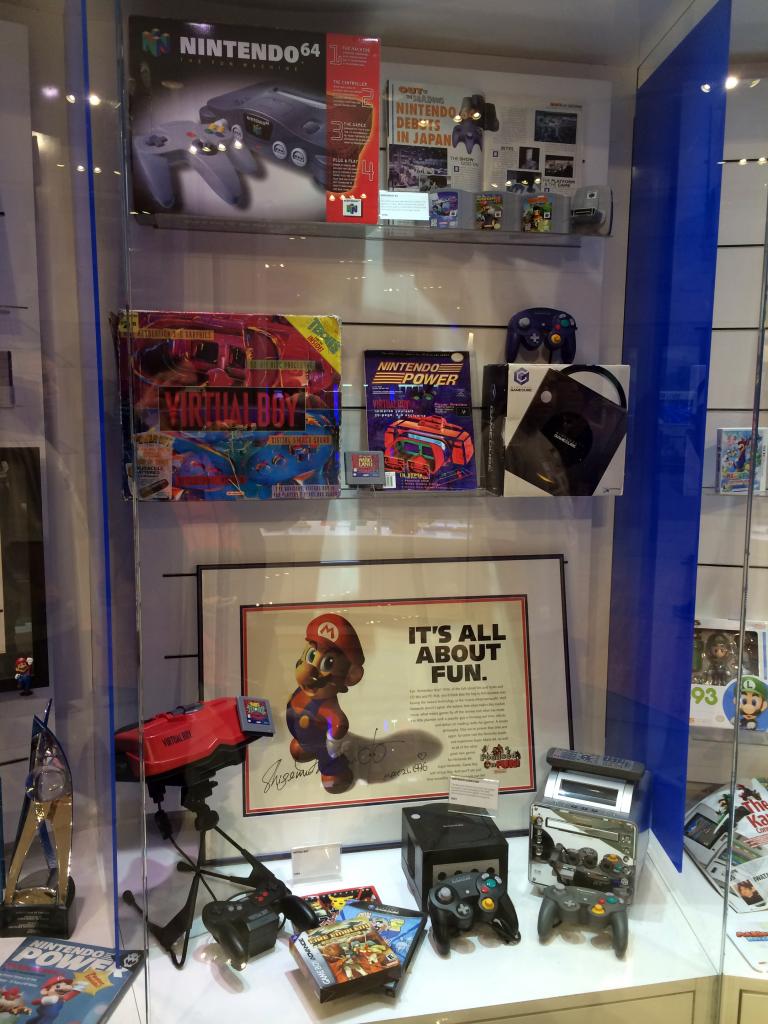 [25/09/2014] Nintendo World in New York: Das Nintendo-Kaufhaus ist Teil des Rockefeller Centers, eine der bekanntesten Adressen in Manhattan. (17)