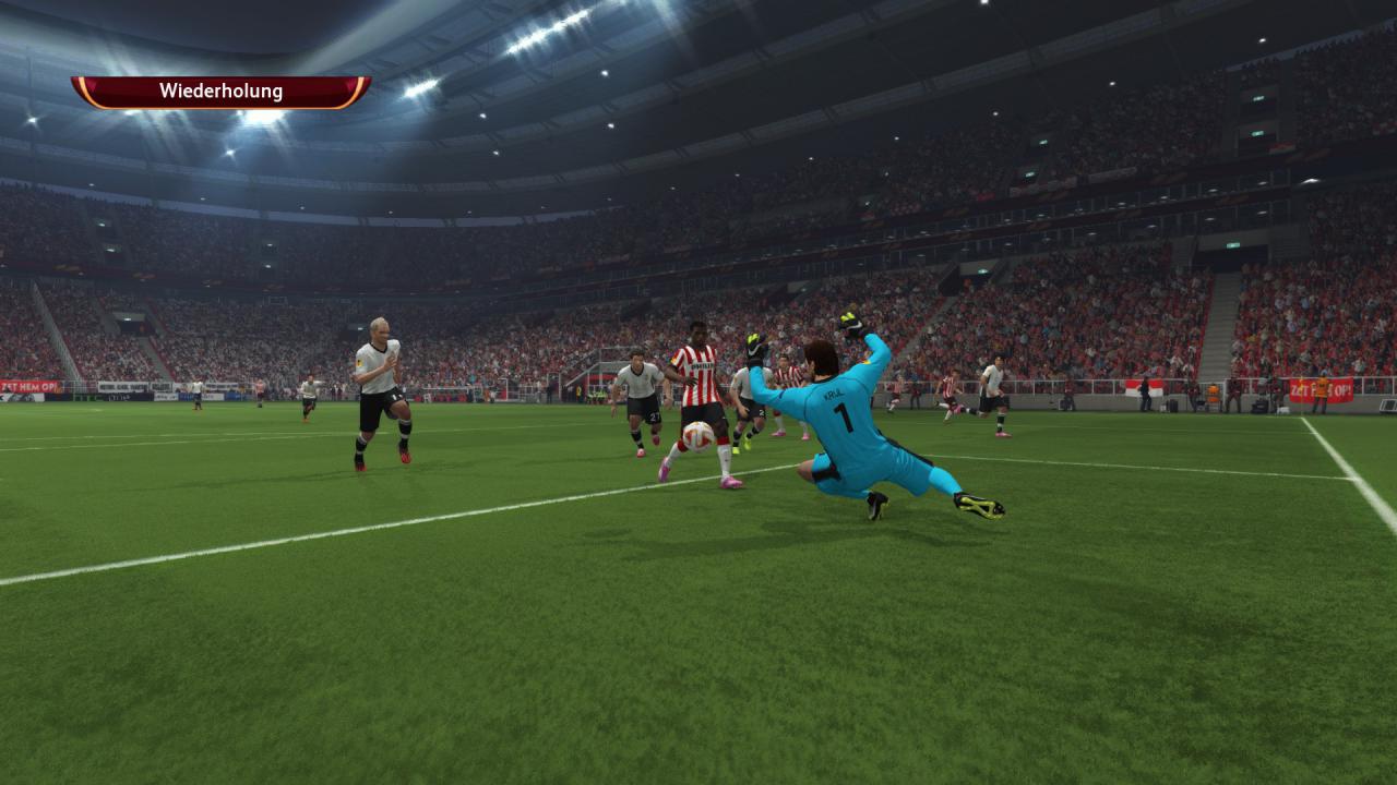 [10/11/2014] Frikandel-Fuchs: Eindhovens Wijnaldum legt den Ball wunderbar an Tim Krul vorbei ins Netz. Die Animationen deart dribbelstarker Spieler sind ein einziger Augenschmaus.