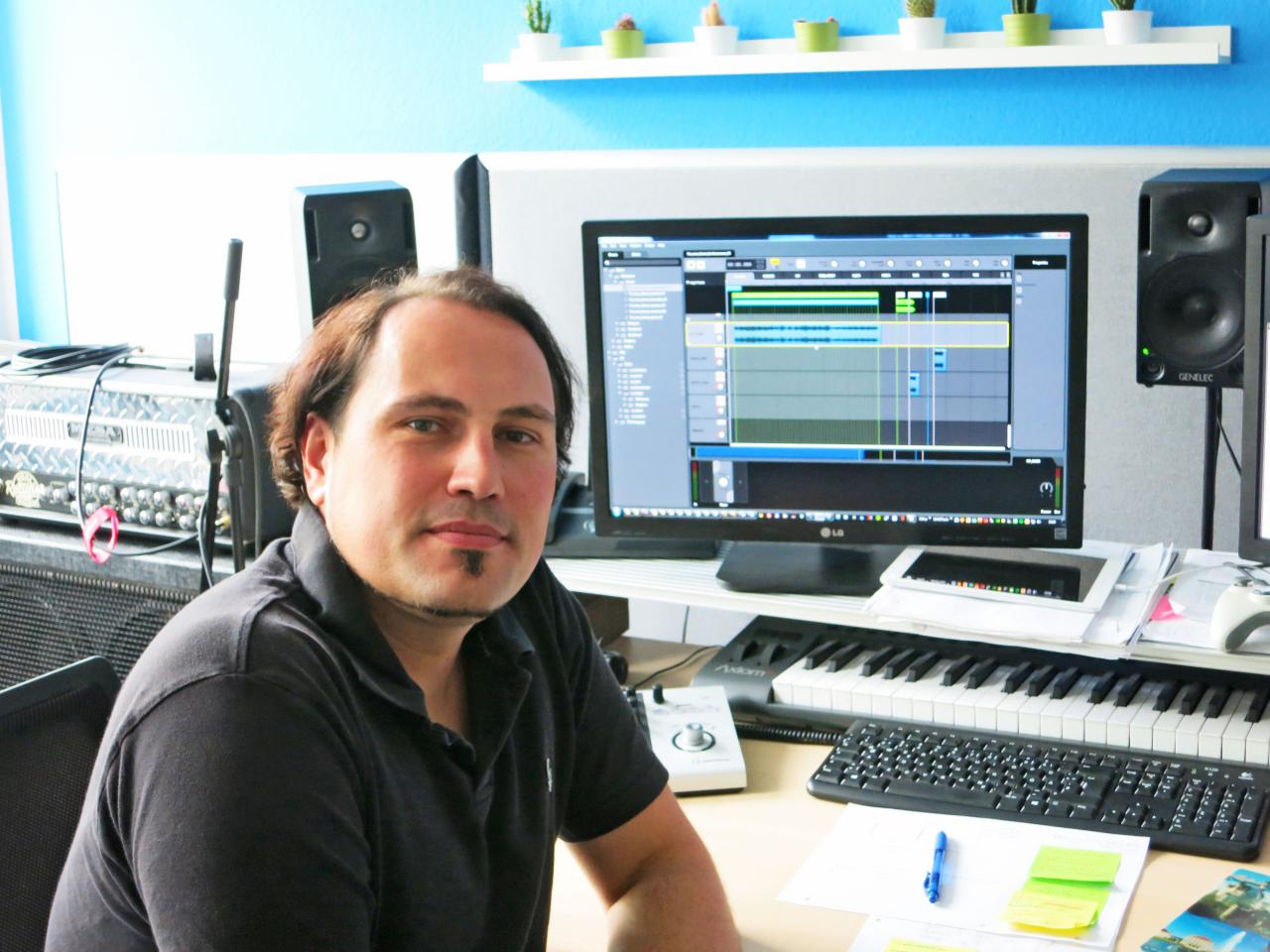 [03/12/2014] Stefan Randelshofer ist Lead Sound Designer bei Blue Byte. Sein aktuelles Projekt ist das PC-Strategiespiel Die Siedler: Königreiche von Anteria.