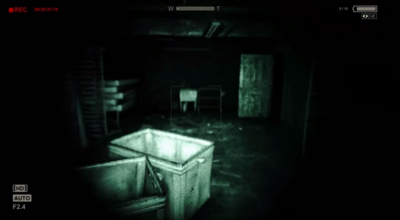 [03/12/2014] Auch die Irrenanstalt von Outlast hat einen gruseligen Keller vorzuweisen. Als wir endlich die Tür zum Untergeschoss aufschließen können, wünschten wir, wir hätten den Schlüssel nie erhalten.