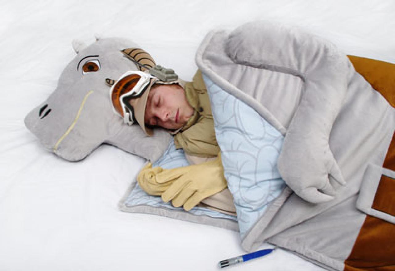 [16/12/2014] Sich einmal fühlen wir Luke Skywalker, der von Han Solo auf dem Planeten Hoth durch ein Tauntaun gerettet wird? Kein Problem mit dem Tauntaun-Schlafsack. Man fühlt sich wie auf Hoth, nur ohne das Blut und den schlimmen Gestank.