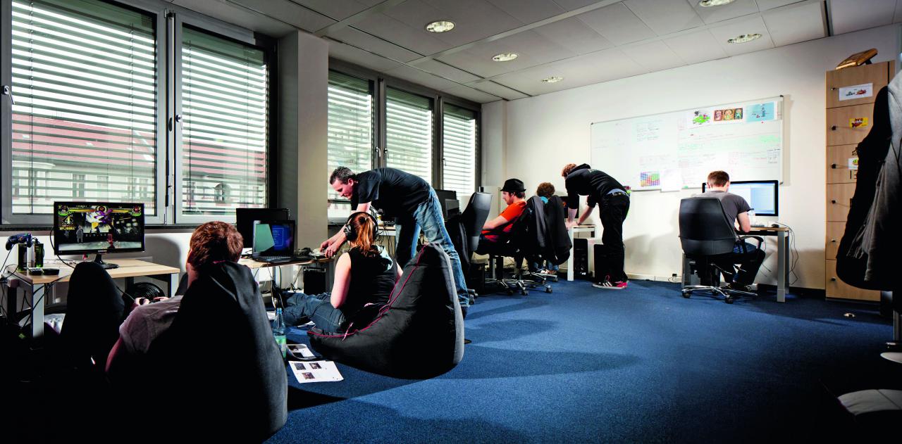 [09/12/2014] Entspanntes Arbeiten im gemütlichen Umfeld - so stellt sich mancher Laie vermutlich auch die Arbeit in einer Spieleredaktion vor. In beiden Fällen ist es vor allem eines: ein 