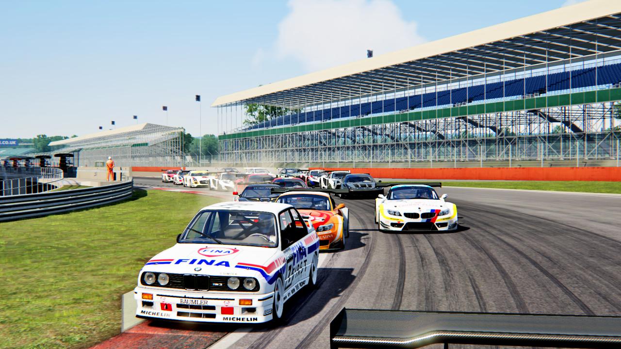 [15/01/2015] Assetto Corsa (PC) - Für Fans von Rennsimulationen ein Muss! In Assetto Corsa düst ihr vom Kleinwagen bis hin zum Formel-Boliden über detailgetreu nachgestellte Rennstrecken. Mit dabei sind unter anderem Spa, Silverstone und Monza. Ein wichtiger Punkt: Assetto Corsa lässt sich nach Belieben modden. Inzwischen haben Spieler bereits eine Vielzahl zusätzlicher Autos und Strecken für die Rennsimulation entworfen.