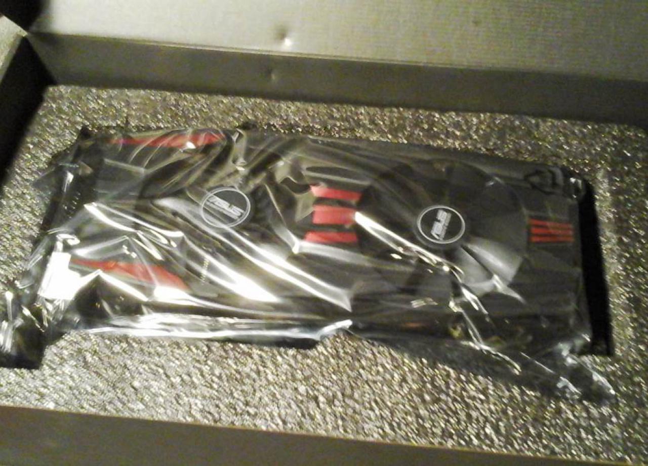 [02/01/2015] Asus R9290-DC2OC-4GD5 im Karton