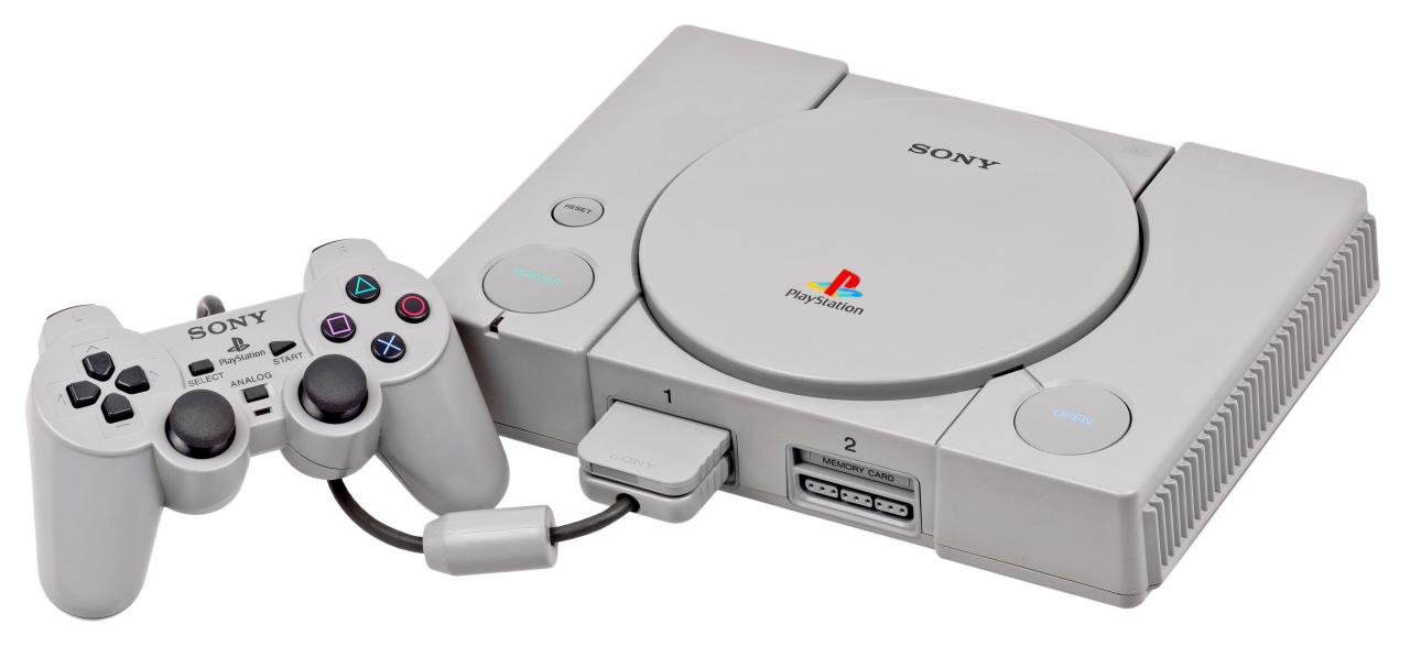 [27/01/2015] Sonys PlayStation ist der wohl größte Profiteur des CD-Booms: Die Konsole setzt sich auch wegen der geringen Spiele-Herstellungskosten gegen Nintendos N64 und dessen Module durch.