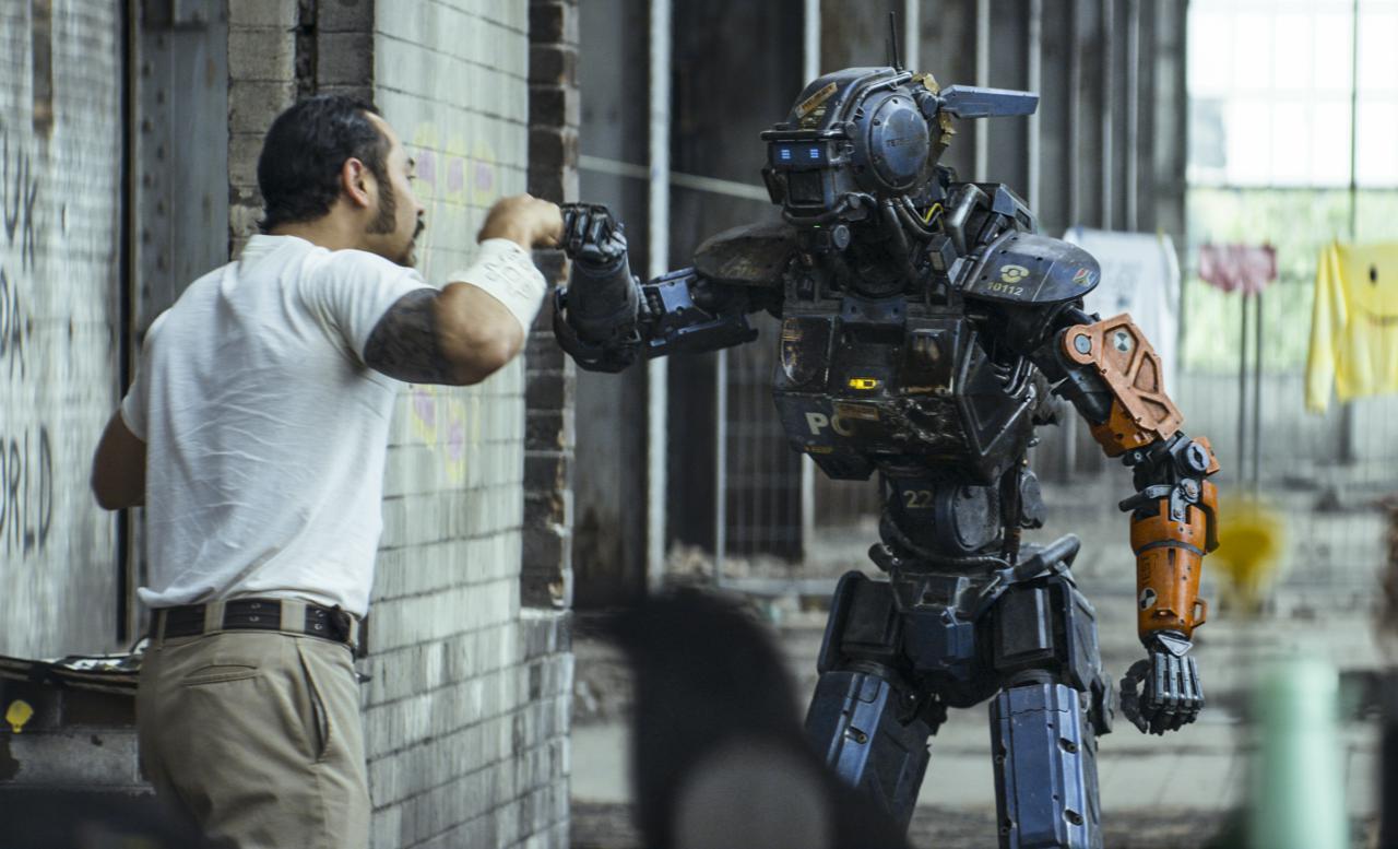 [18/02/2015] Szenenfotos aus dem Film Chappie. (18)