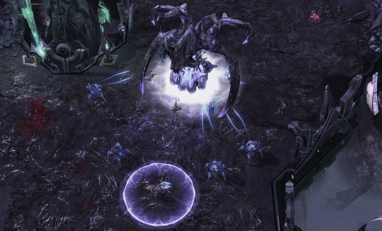 [01/04/2015] Starcraft 2 ist quasi prädestiniert für den E-Sport. Dementsprechend anspruchsvoll ist auch der Einstieg, vor allem in den herausragenden Multiplayer-Modus. Wie es sich für ein ordentliches Strategiespiel gehört, müsst ihr euch zunächst mit gängigen Strategien und Taktiken vertraut machen und ein Gefühl dafür entwickeln, wie ihr an die komplexen Situationen herangeht. Wer kein strategisches Naturtalent ist, wird es am Anfang schwer haben.